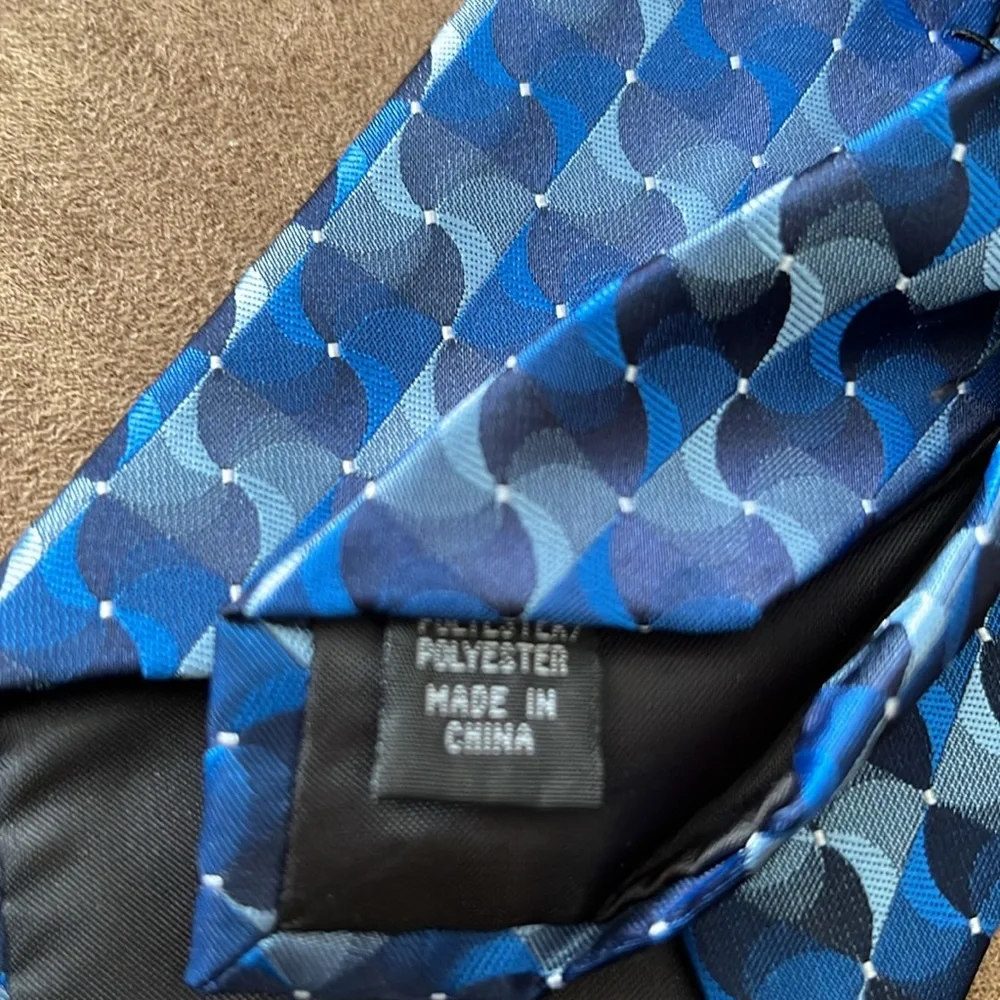 Mens ties. Halston, David Taylor, MOSCHINO. Lot of 4